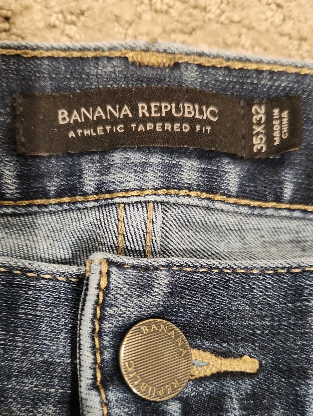 NEW Banana Republic Classic Athletic Tapered Fit Jeans 35 X 32